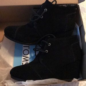 Gently used Toms desert wedge bootie